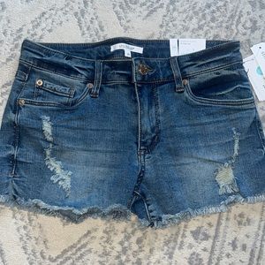 NWT Women’s ripped jean shorts size 26